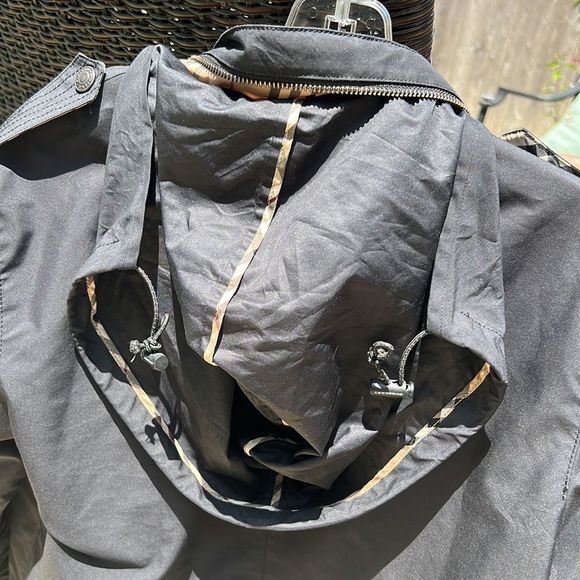 Burberry London Black 150A Jacket with Khaki Plaid Accents and Zipper Hood - Picture 6 of 16